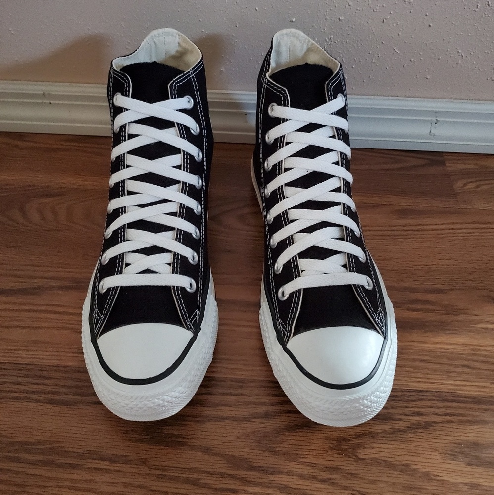 Converse all star hi top new black &white sz 9.5 m